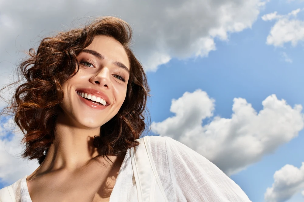 Crowns vs Veneers: Best Option for Damaged Teeth